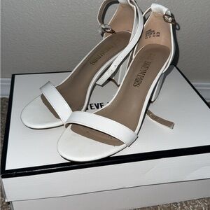 Dream Pairs White Heels Size 6.5